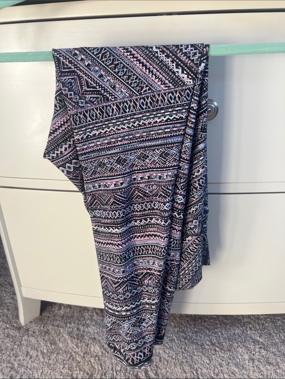 Lululemon tribal print wunder under leggings size 6